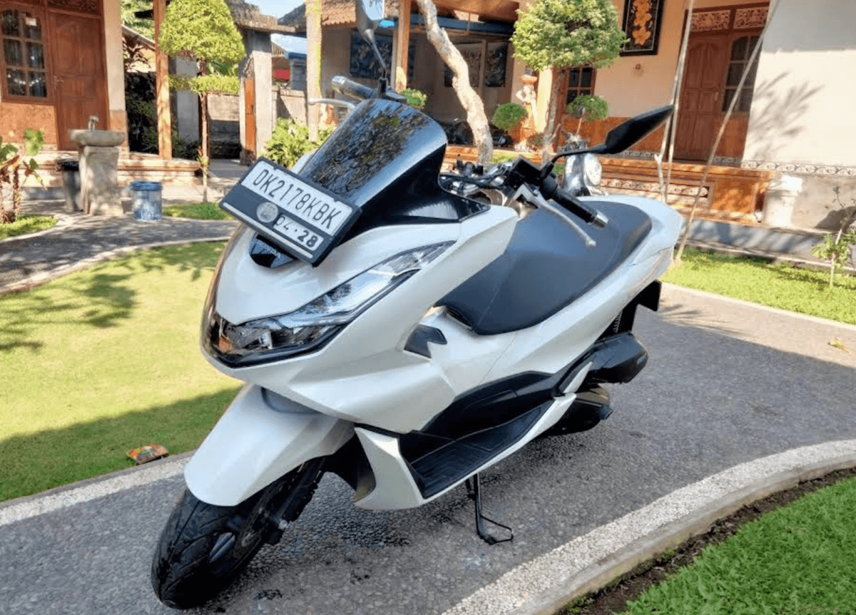 Pelanggan booking motor lewat WhatsApp